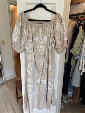 Vince Camuto Beige Dress with White Embroidered Floral Motif